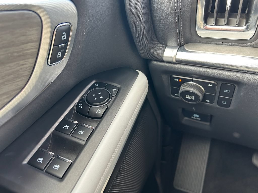 Used 2025 Ford Expedition Max Platinum w/ Driver's Package AWD/4WD image 16