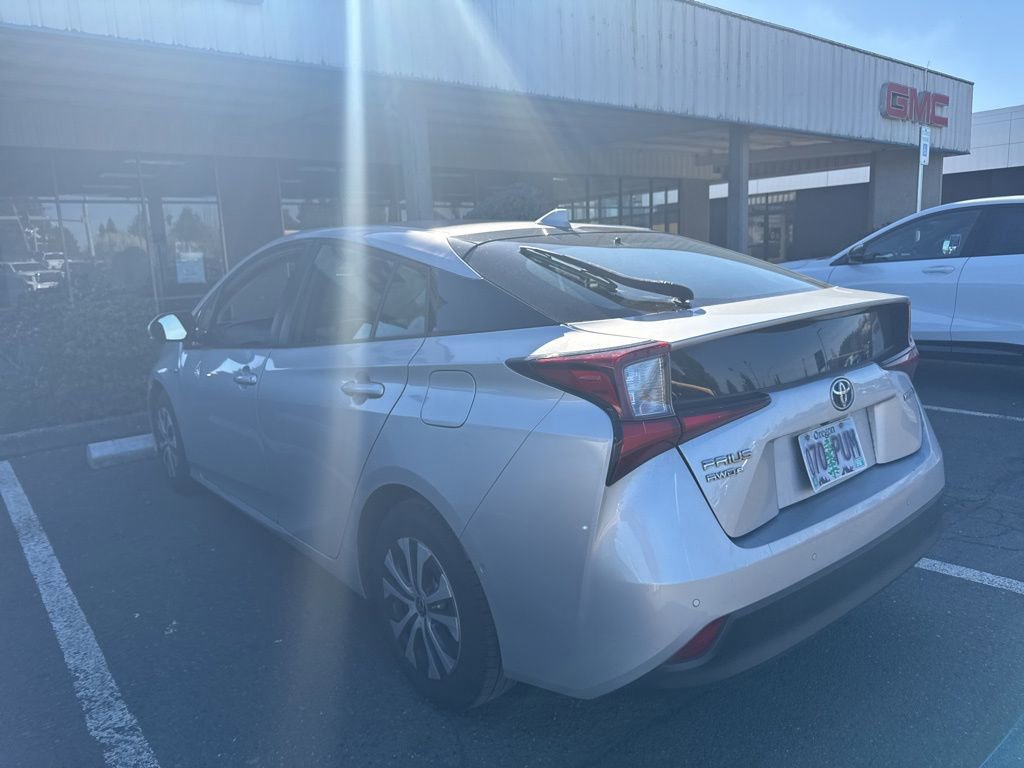 Used 2019 Toyota Prius LE image 2