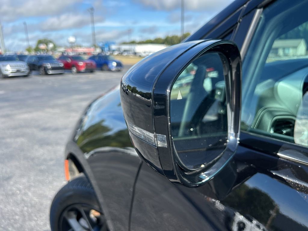 Used 2024 Chrysler Pacifica Touring-L w/ Uconnect Theater Family Group image 35