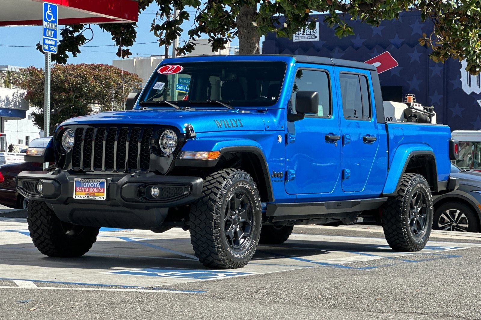 Used 2022 Jeep Gladiator Sport AWD/4WD image 8