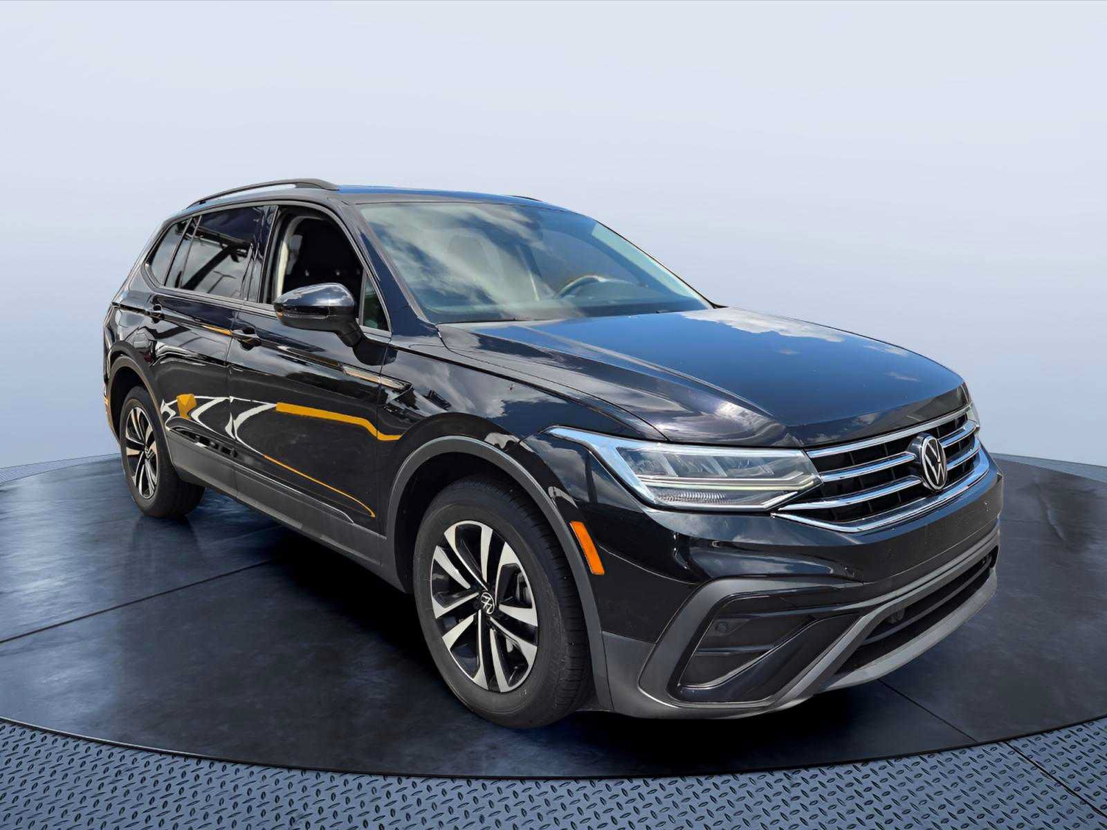 Used 2023 Volkswagen Tiguan S w/ Driver Assistance Package FWD image 1