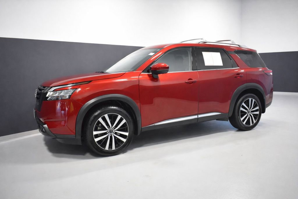 Used 2023 Nissan Pathfinder Platinum image 2