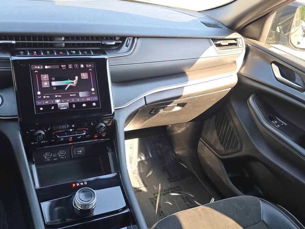 Used 2023 Jeep Grand Cherokee Altitude image 12