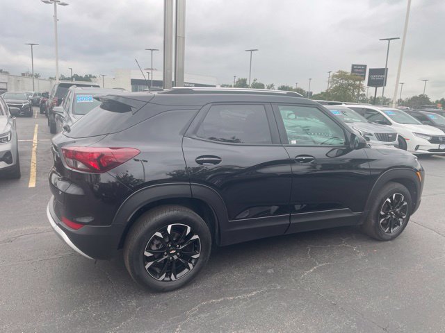 Used 2023 Chevrolet TrailBlazer LT w/ Convenience Package FWD image 2