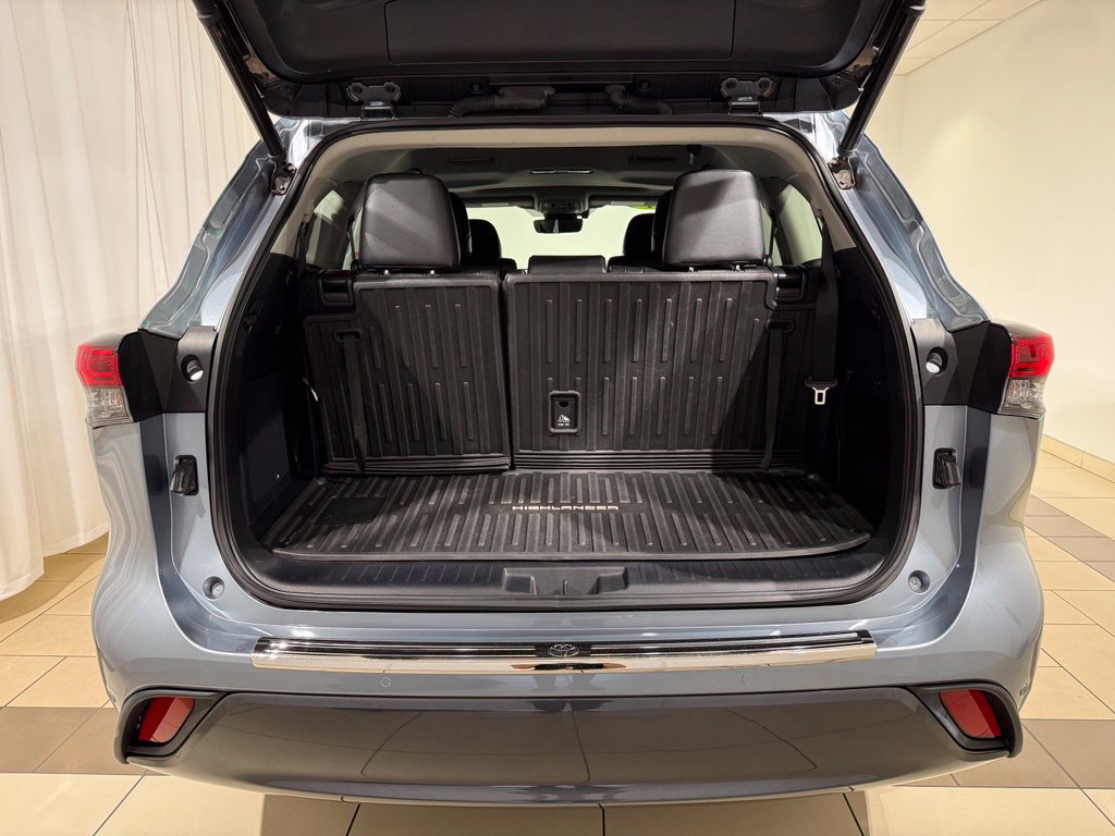 Certified 2021 Toyota Highlander Limited AWD/4WD image 11