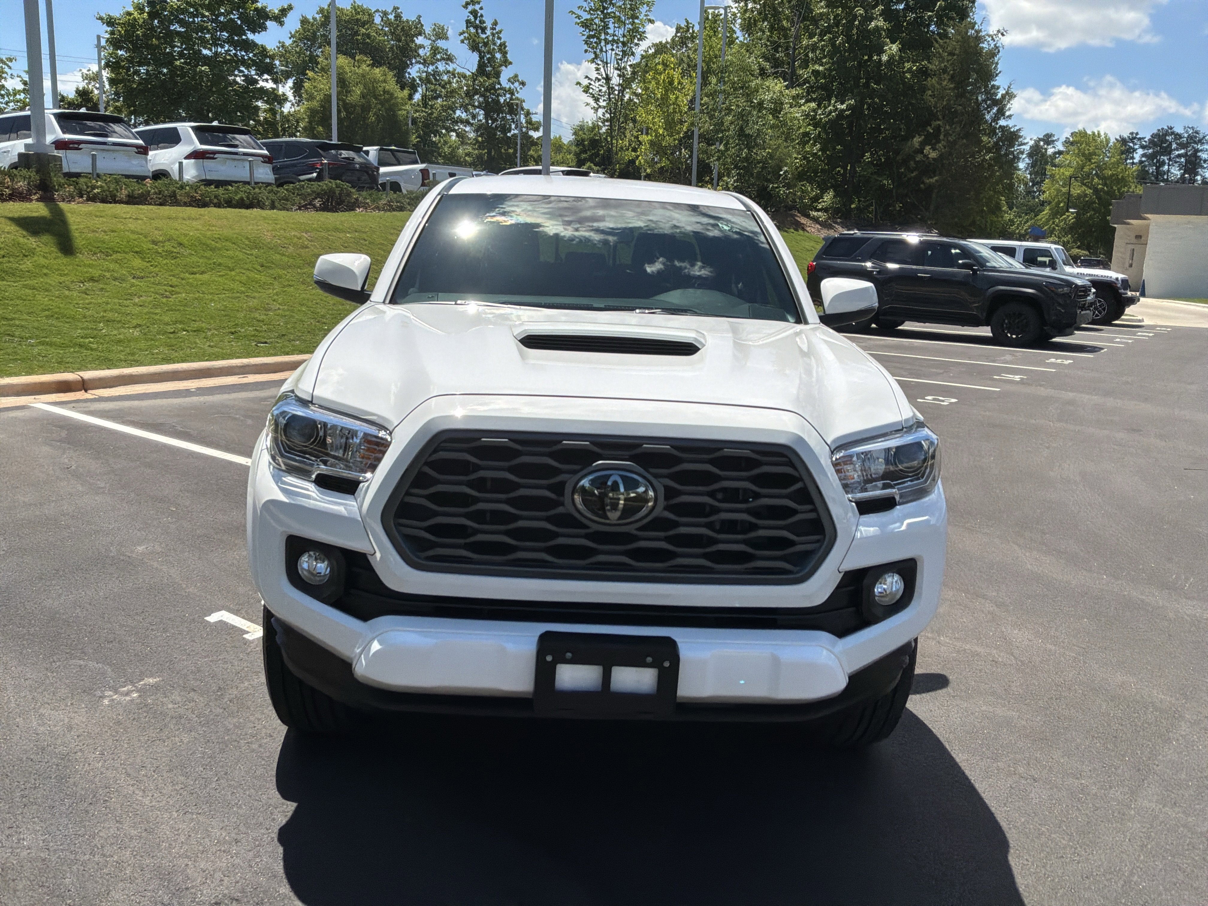 Used 2022 Toyota Tacoma TRD Sport w/ Technology Package AWD/4WD image 3