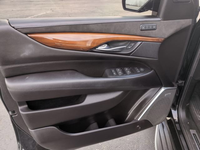 Used 2019 Cadillac Escalade Premium Luxury image 14