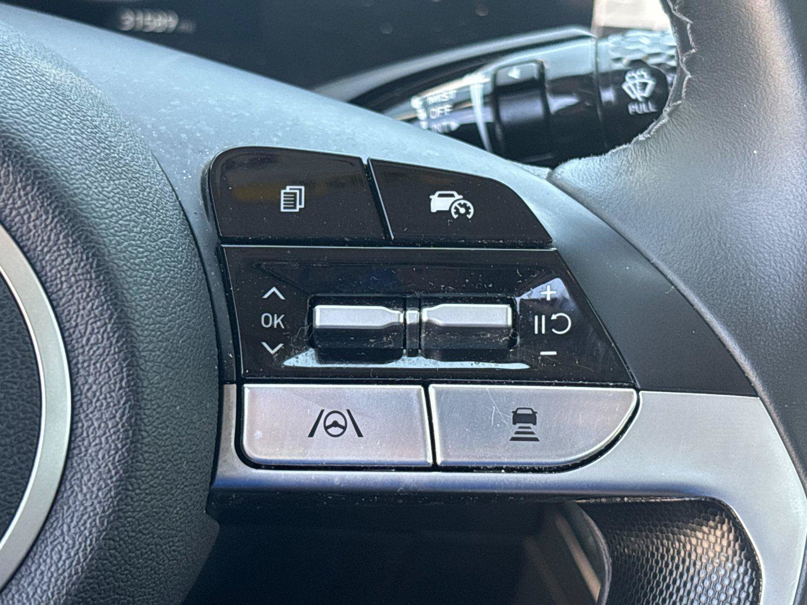 Used 2025 Hyundai Elantra SEL FWD image 20