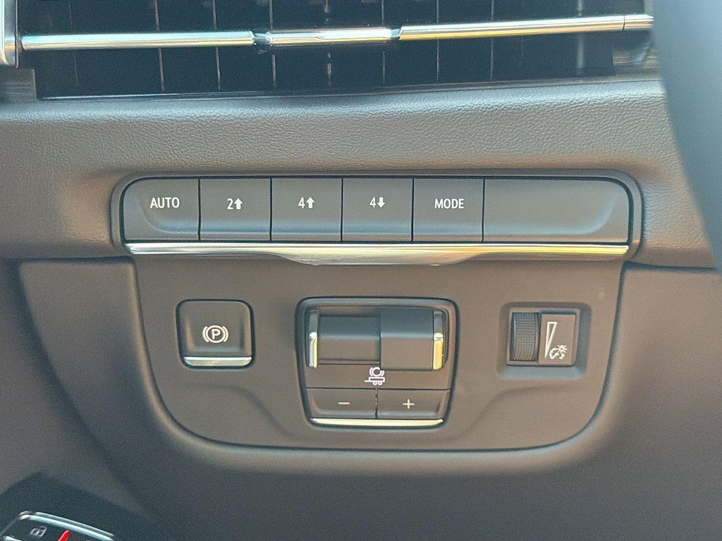 Used 2025 Cadillac Escalade ESV Sport AWD/4WD image 18