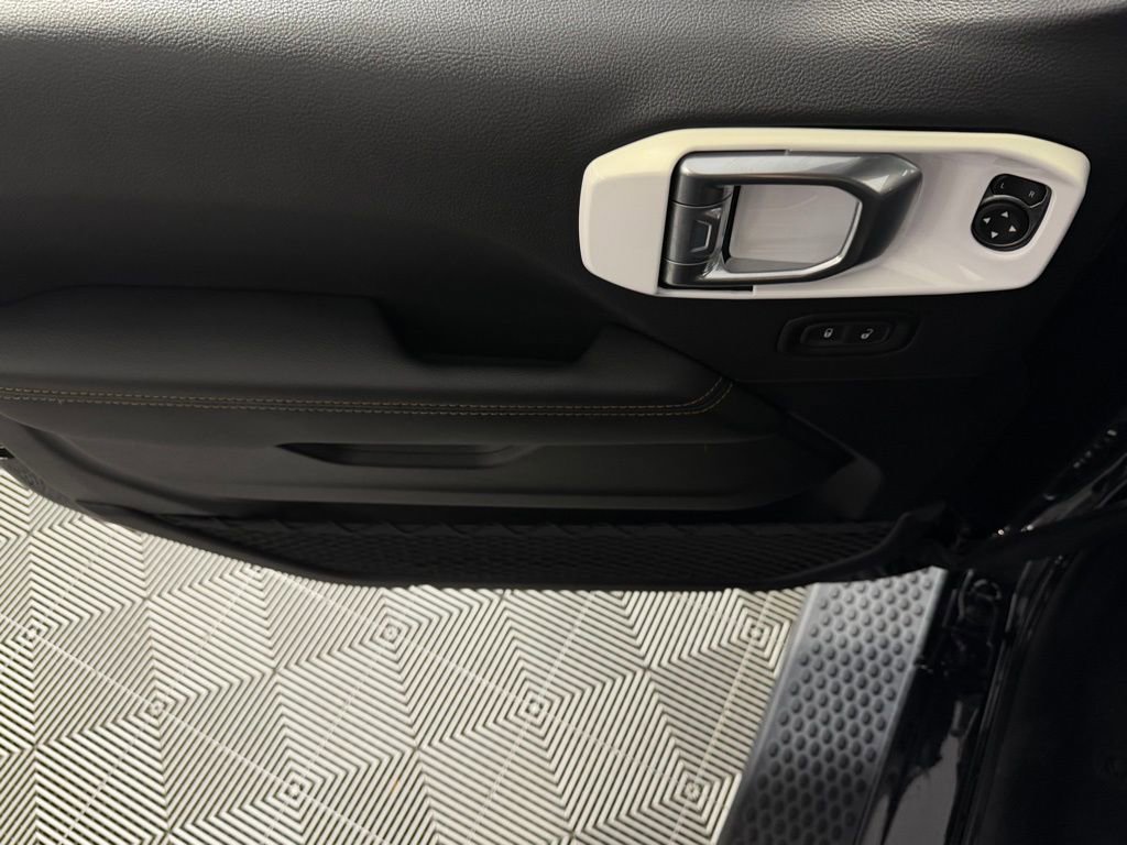 Used 2023 Jeep Wrangler Unlimited Sahara image 24