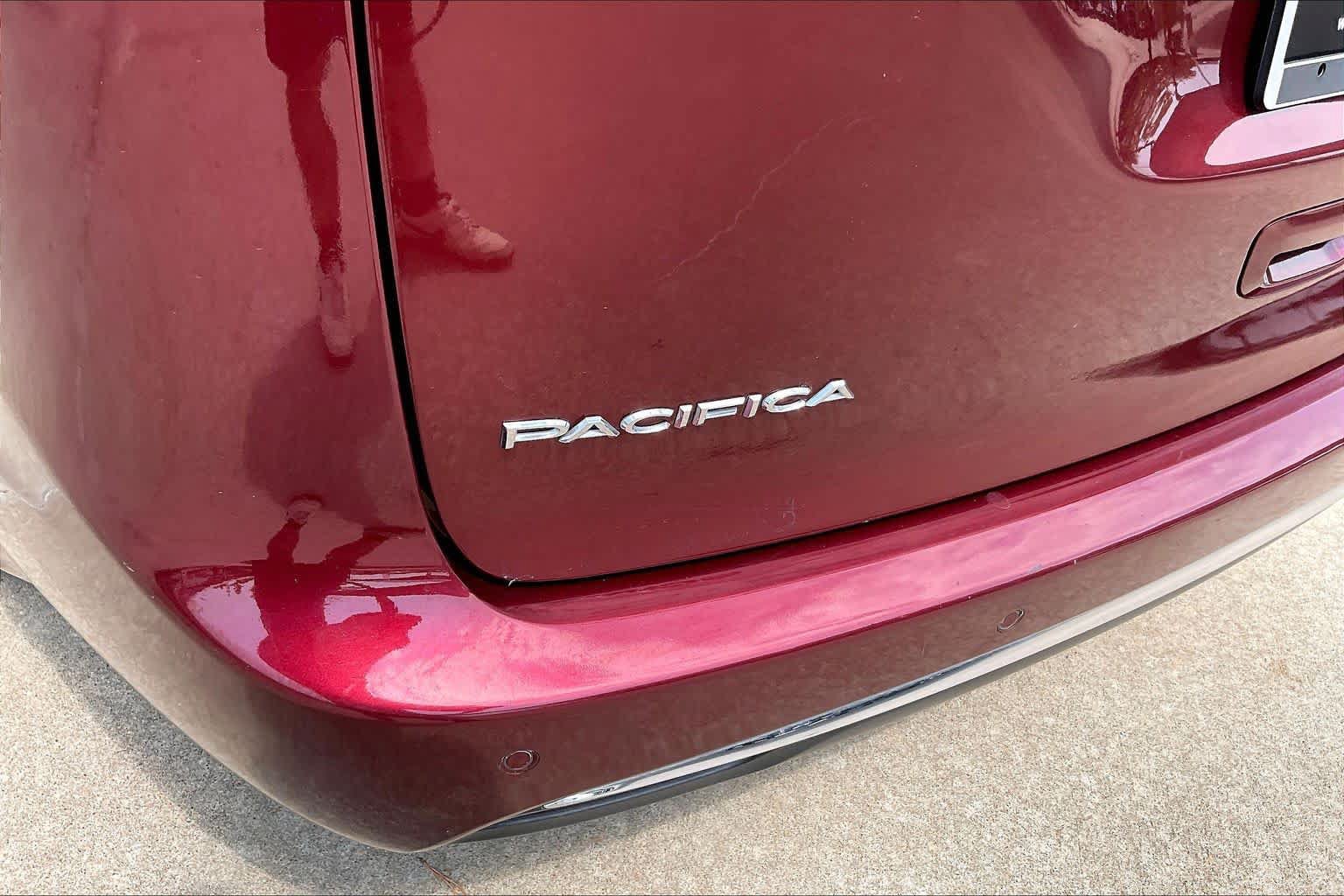 Used 2022 Chrysler Pacifica Touring-L FWD image 10