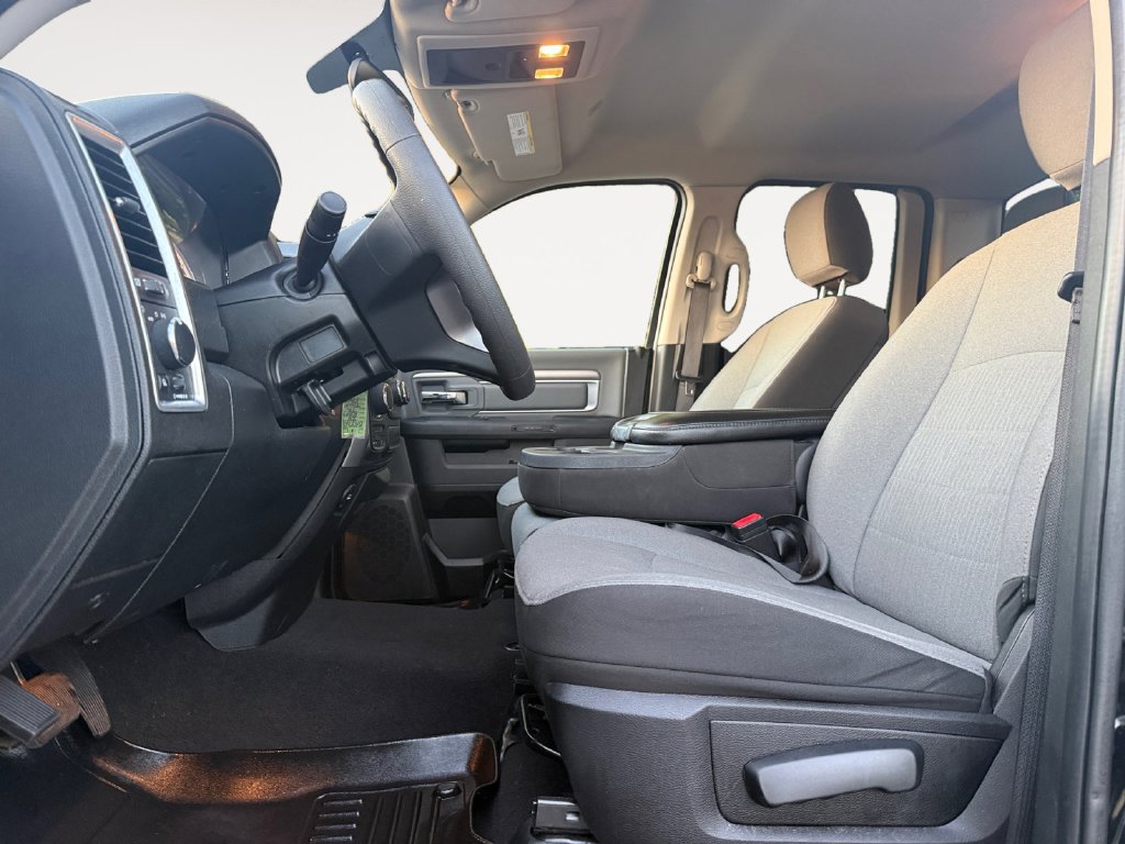 Used 2024 RAM 1500 Classic SLT AWD/4WD image 9