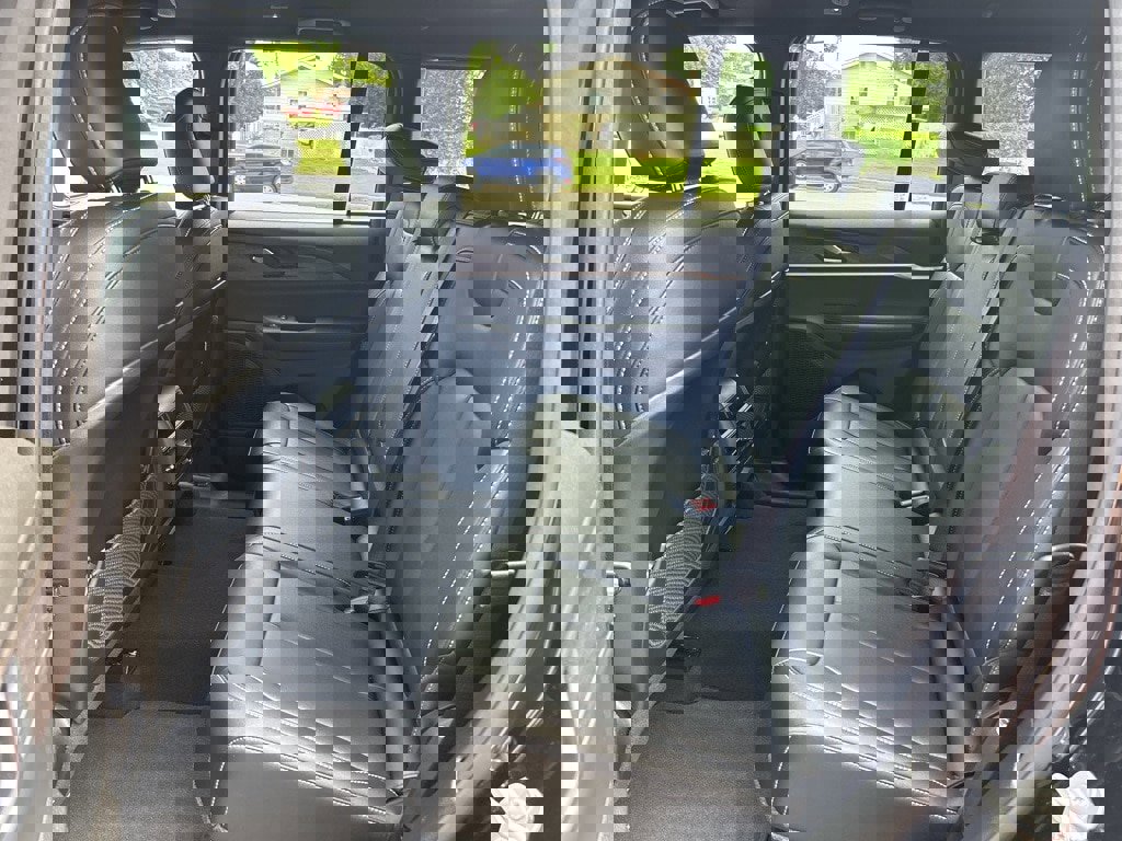 Used 2024 Jeep Grand Cherokee Limited w/ Black Appearance Package image 13