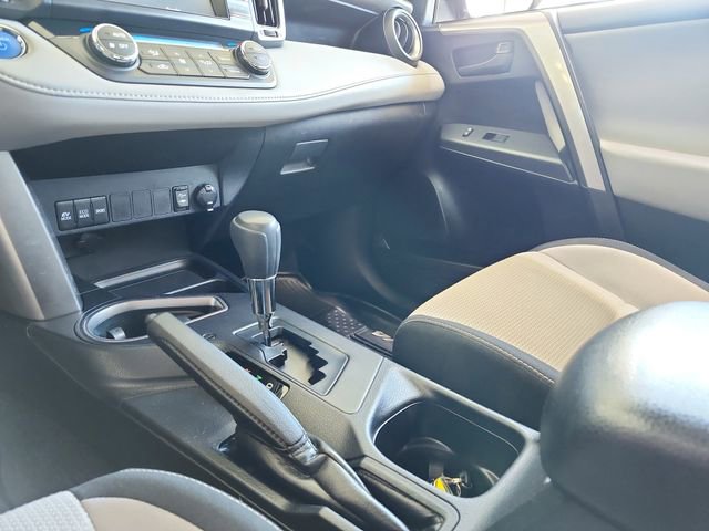 Used 2018 Toyota RAV4 LE AWD/4WD image 10