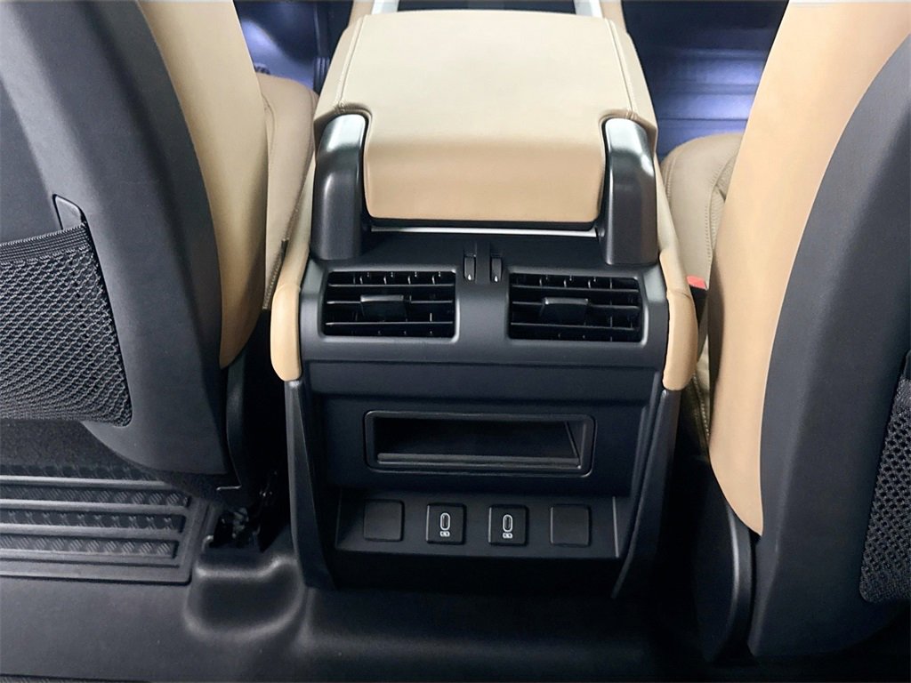 New 2026 Land Rover Defender 110 X-Dynamic SE image 25