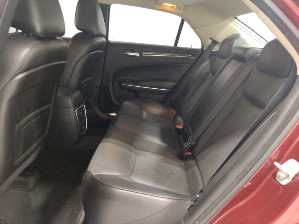 Used 2017 Chrysler 300 C image 18