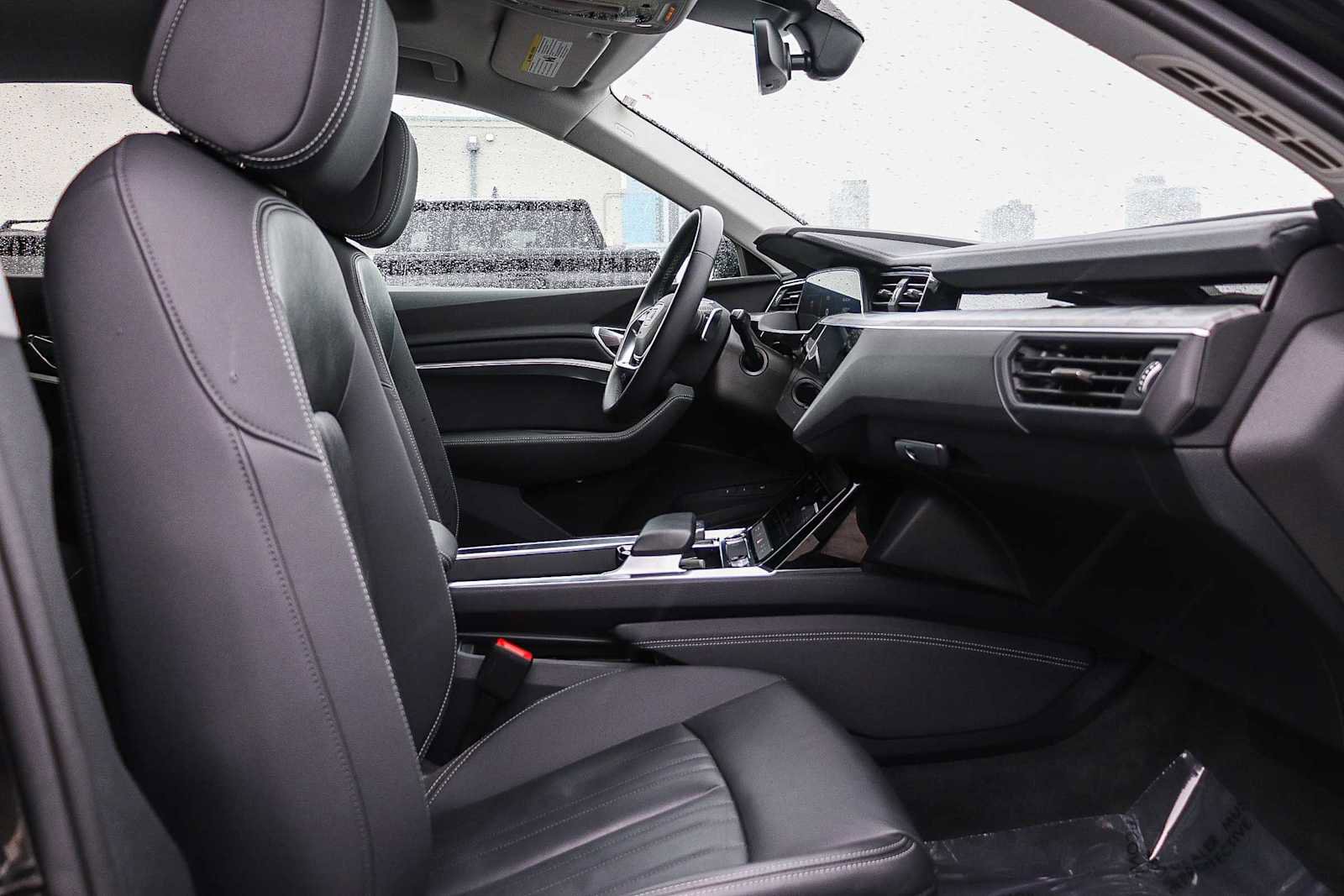 Used 2023 Audi e-tron Premium w/ Convenience Plus Package image 22