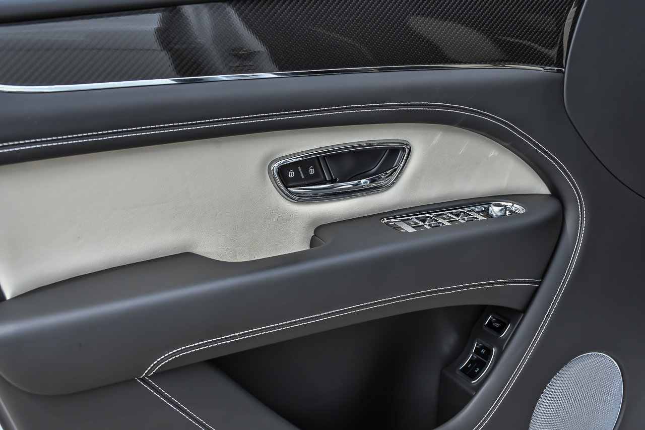Used 2022 Bentley Bentayga AWD/4WD image 16