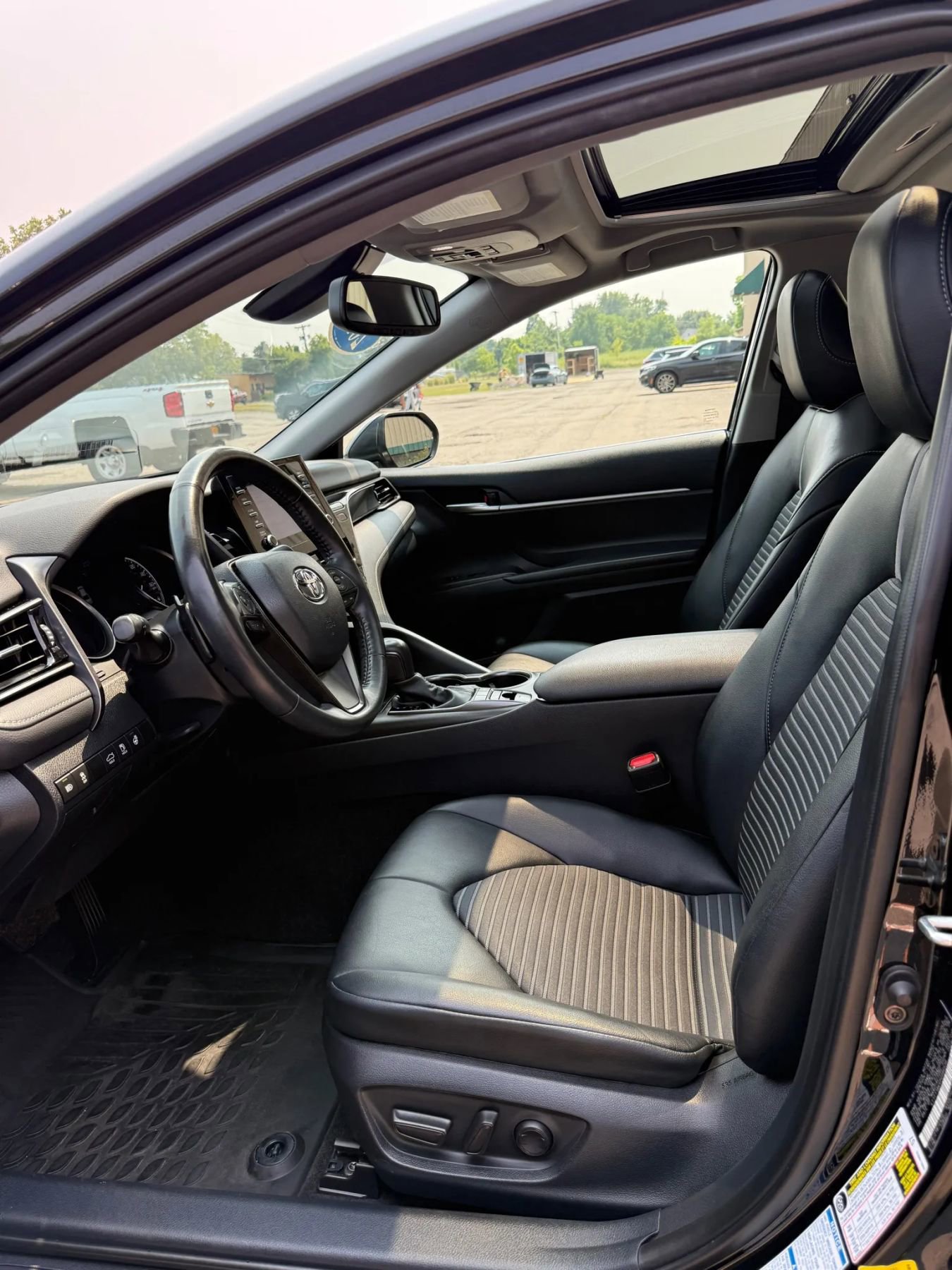 Used 2023 Toyota Camry SE w/ Cold Weather Package image 16