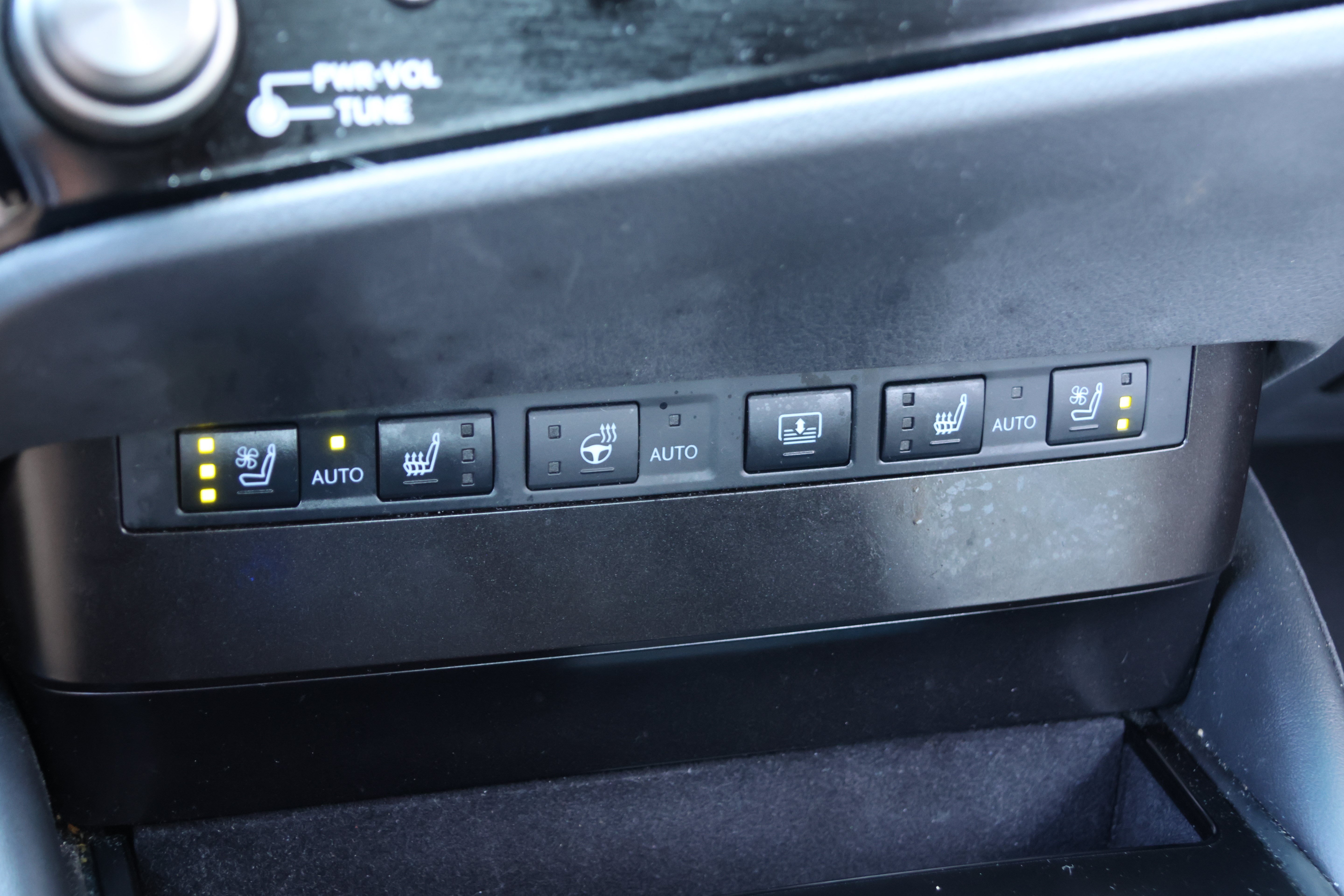 Used 2024 Lexus ES 300h w/ Premium Package FWD image 28