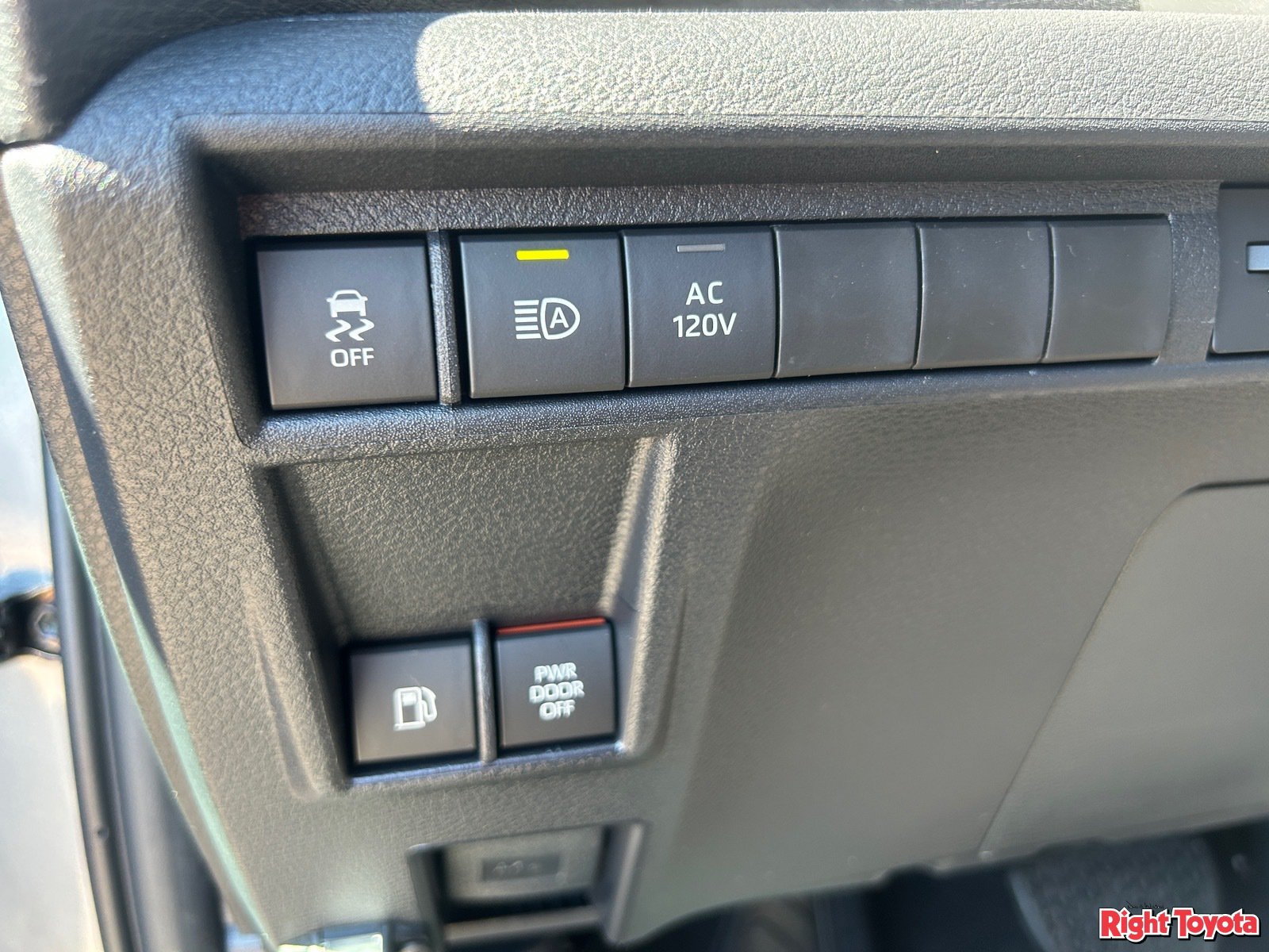New 2026 Toyota Sienna XSE AWD/4WD image 25