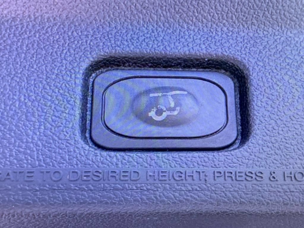 Used 2019 Ford Explorer XLT w/ Equipment Group 202A AWD/4WD image 15