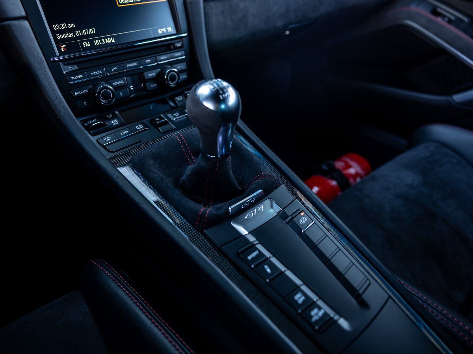 Certified 2016 Porsche Cayman GT4 RWD image 31