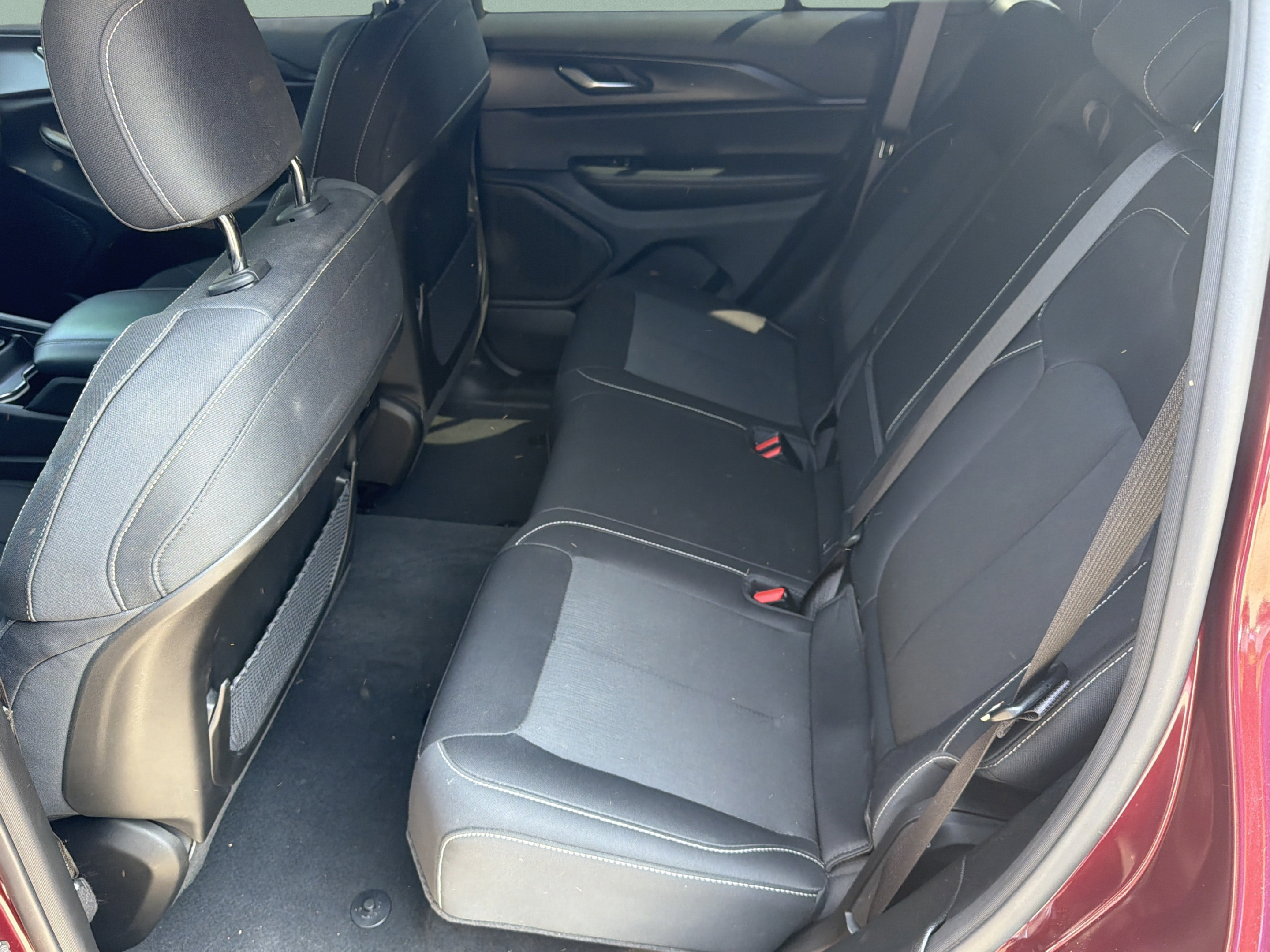 Used 2025 Jeep Grand Cherokee Laredo X RWD image 21