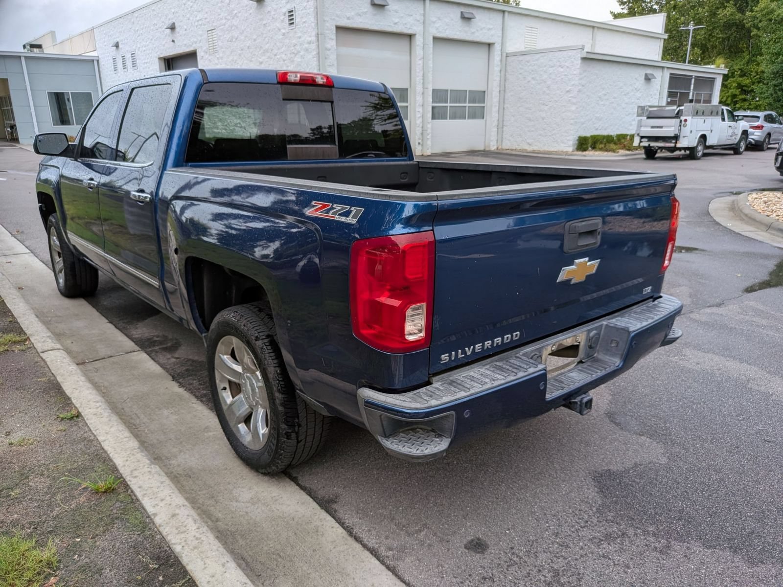 Used 2017 Chevrolet Silverado 1500 LTZ Z71 w/ LTZ Plus Package AWD/4WD image 5
