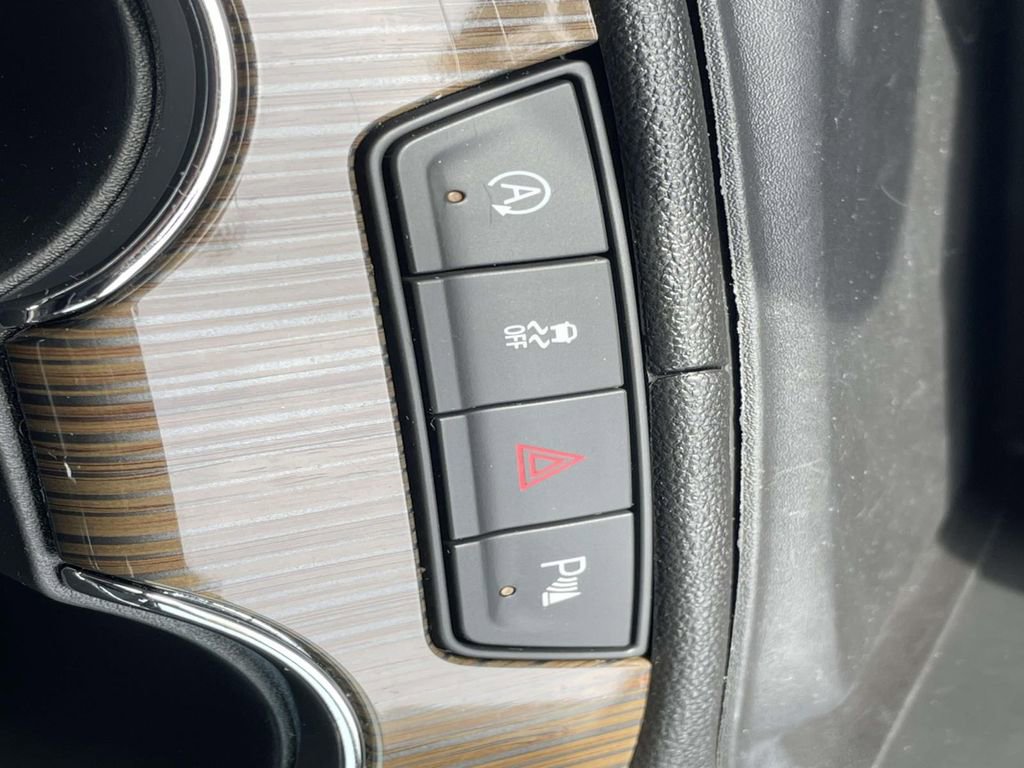 Used 2023 GMC Acadia SLE FWD image 21