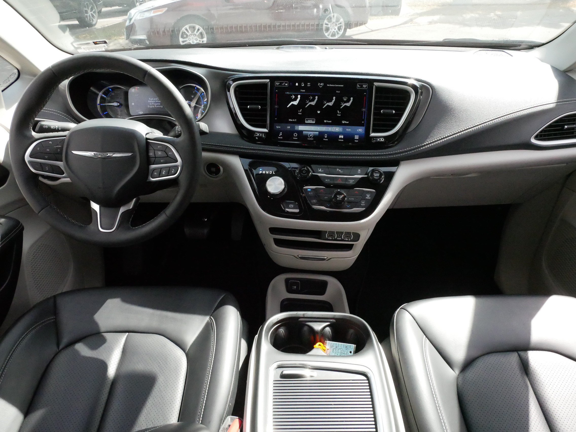 Used 2023 Chrysler Pacifica Touring-L FWD image 10