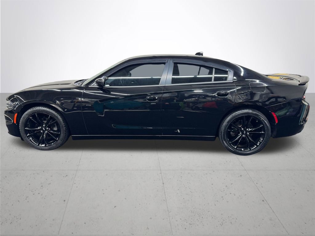 Used 2017 Dodge Charger SXT w/ Blacktop Package image 3