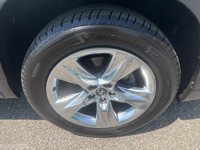 Used 2017 Toyota Highlander Limited FWD image 13