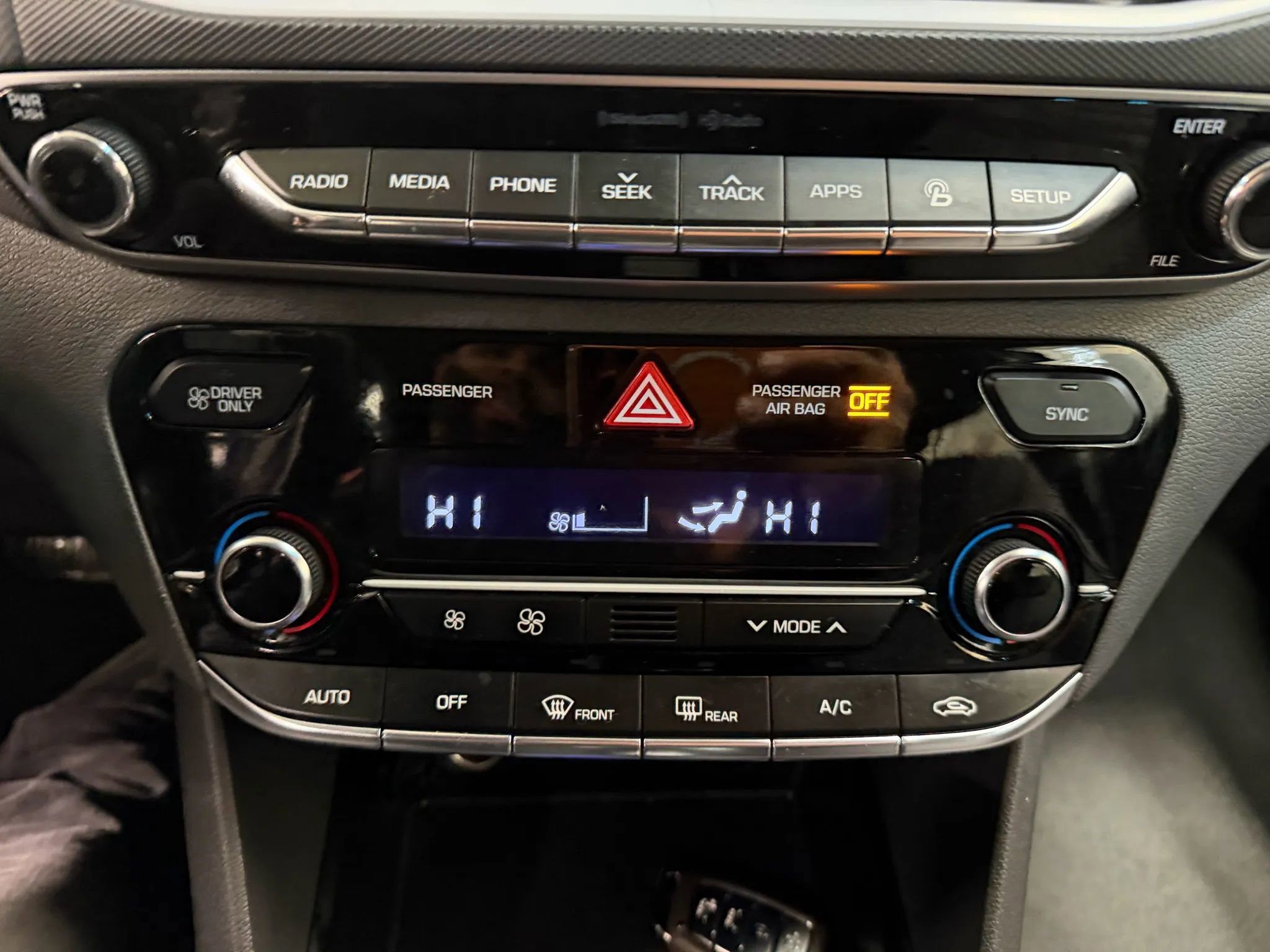 Used 2019 Hyundai Ioniq Plug-In Hybrid FWD image 25