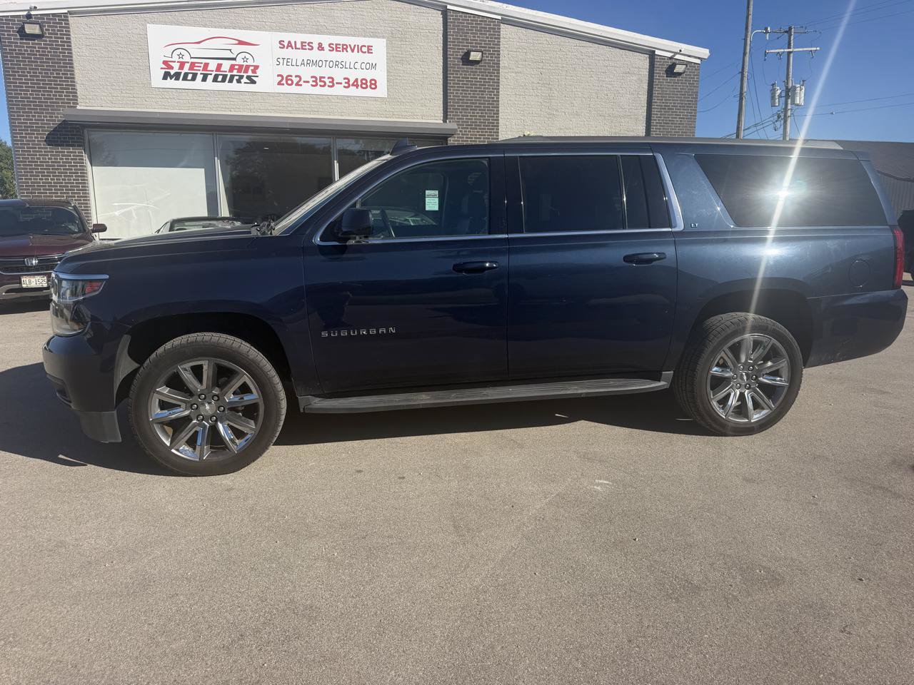 Used 2020 Chevrolet Suburban LT AWD/4WD image 2