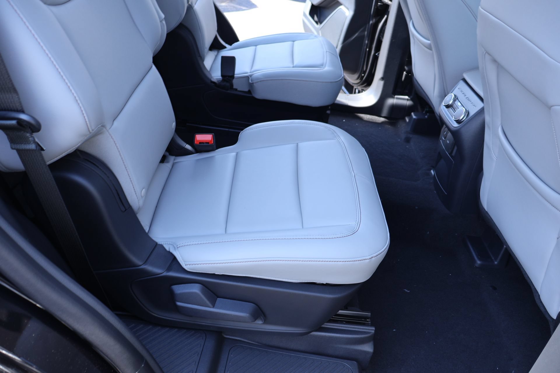 New 2026 Ford Explorer Active w/ Active Comfort Package RWD image 16