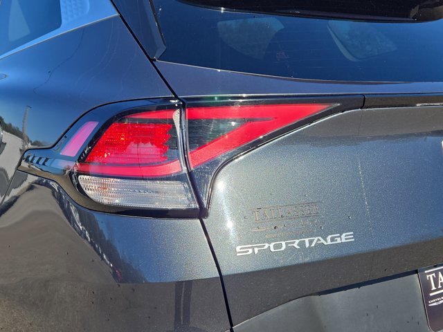 Used 2023 Kia Sportage LX image 8