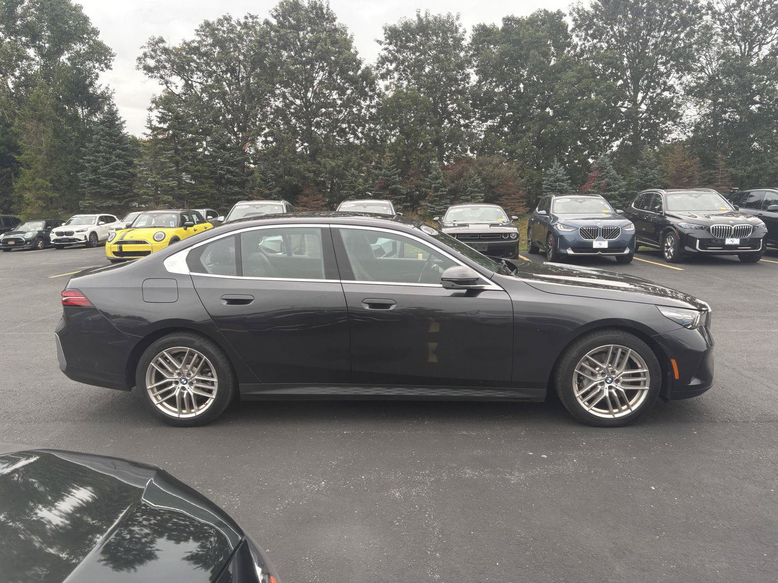 Used 2024 BMW 530i xDrive w/ Premium Package AWD/4WD image 8
