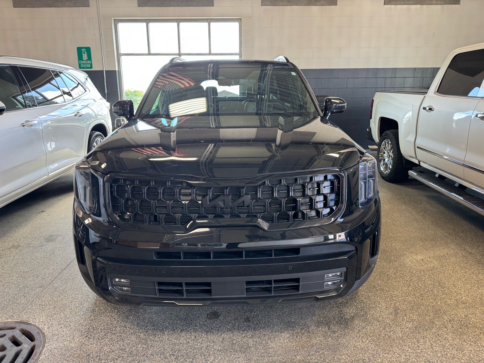 Used 2025 Kia Telluride SX Prestige X-Pro AWD/4WD image 2