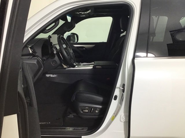 Used 2024 Lexus LX 600 F Sport image 9