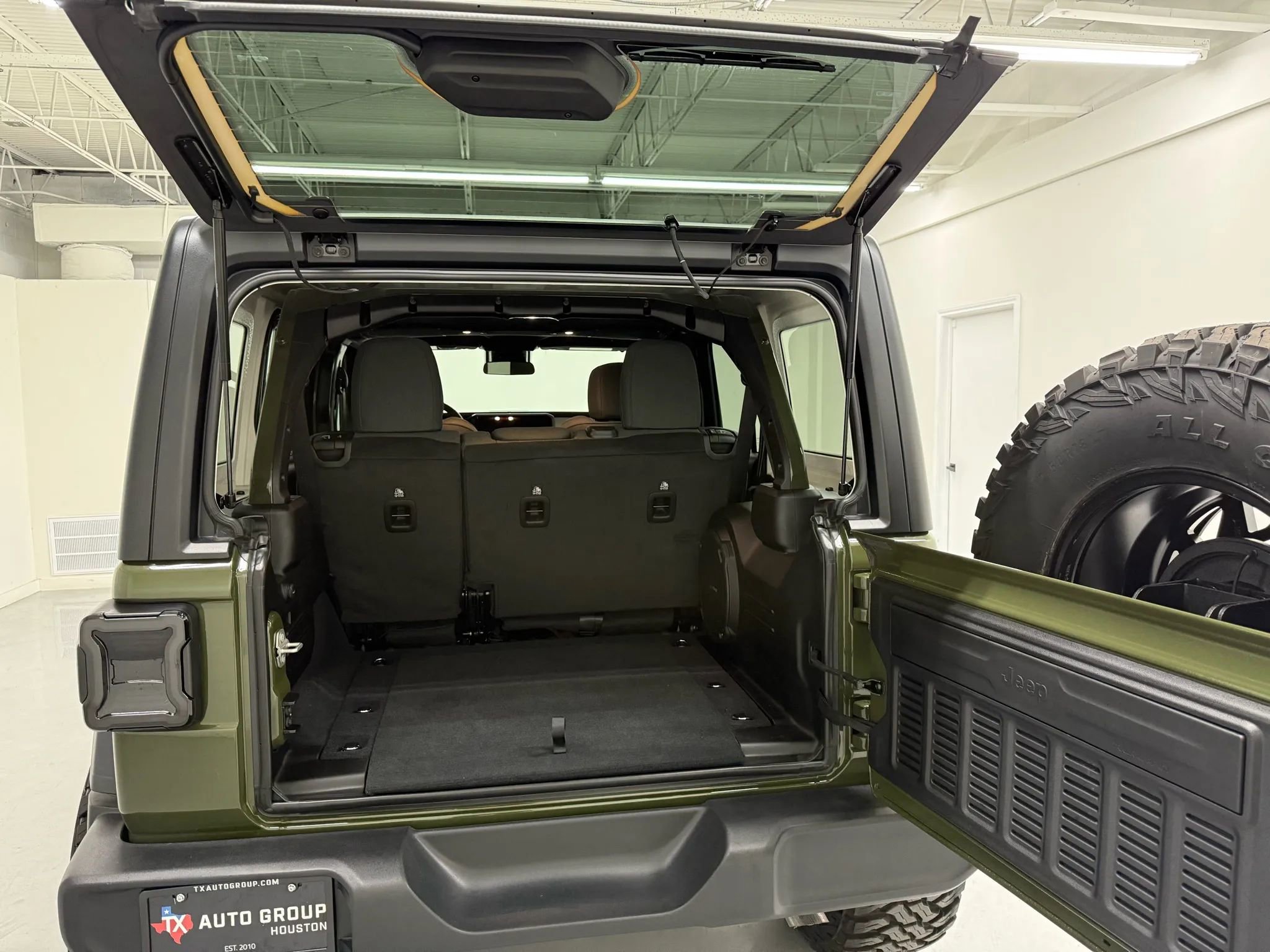 Used 2024 Jeep Wrangler Unlimited Sport image 46