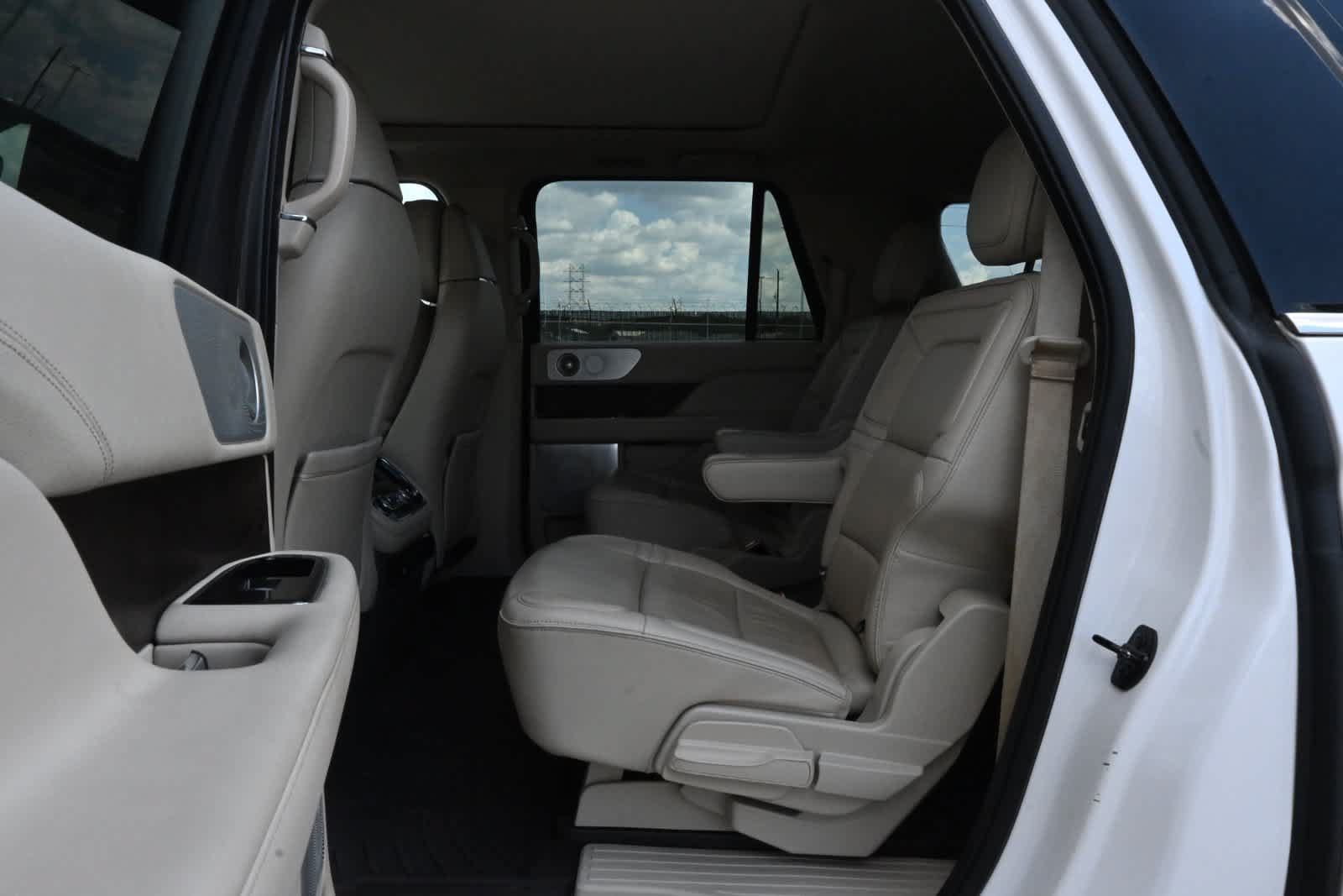 Used 2018 Lincoln Navigator L Reserve w/ Technology Package AWD/4WD image 13