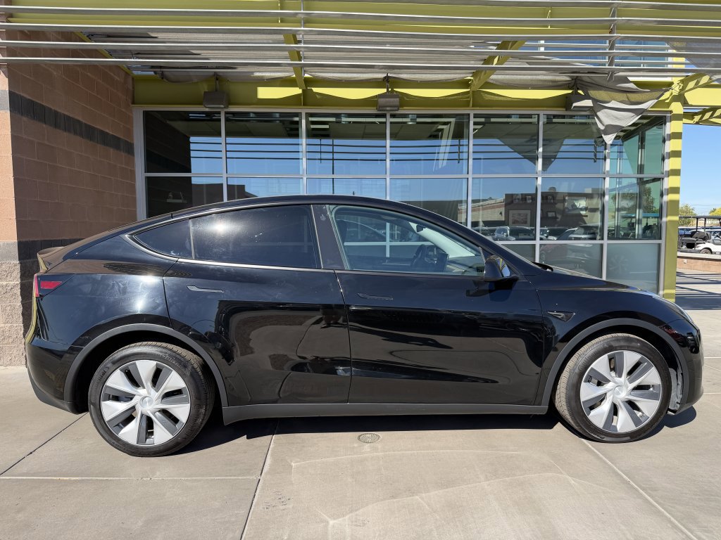Used 2023 Tesla Model Y Long Range image 9