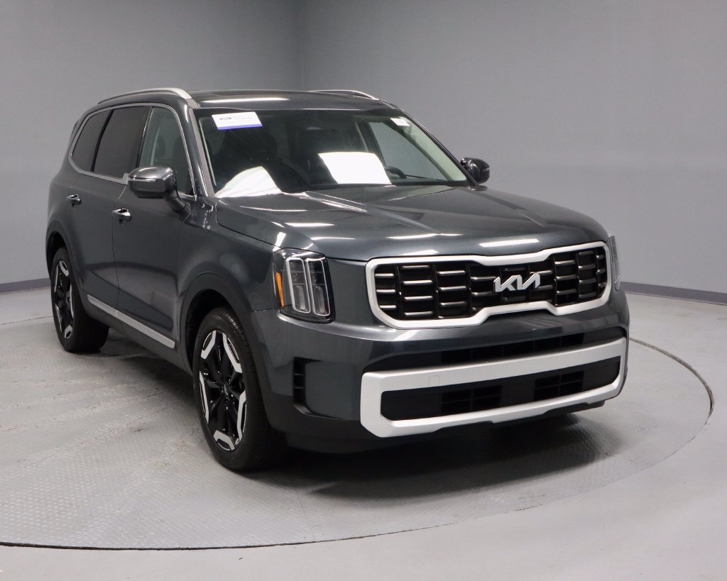 Used 2024 Kia Telluride S w/ S Sunroof Package