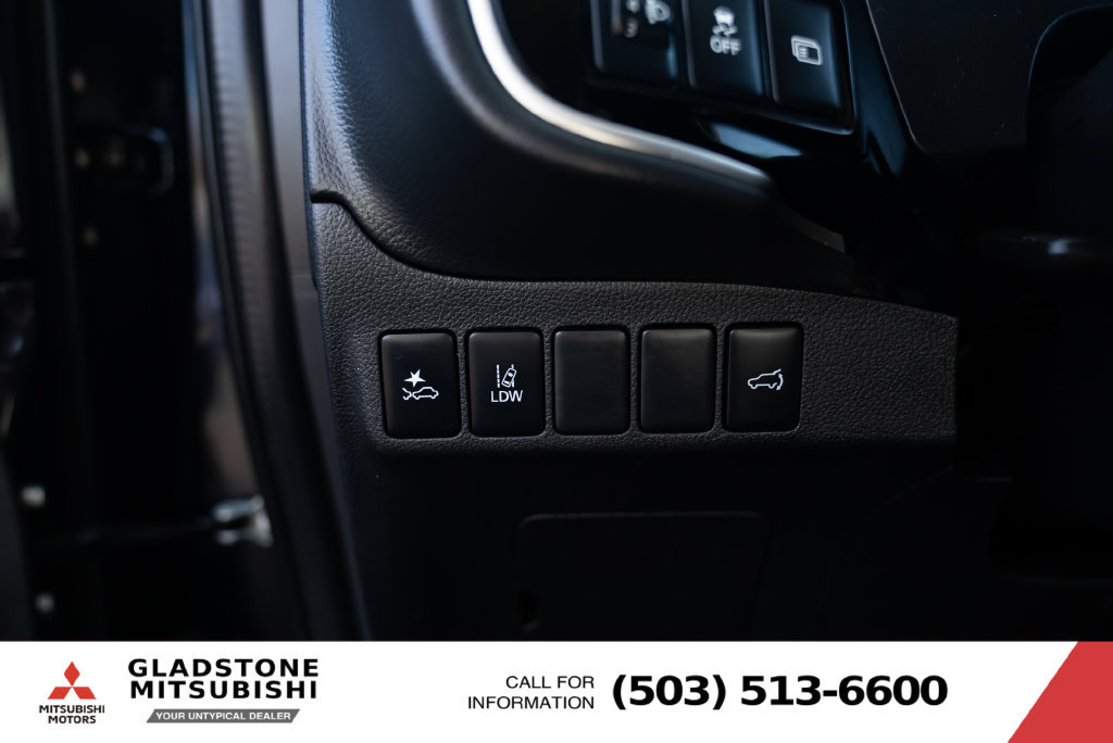 Used 2018 Mitsubishi Outlander GT AWD/4WD image 19