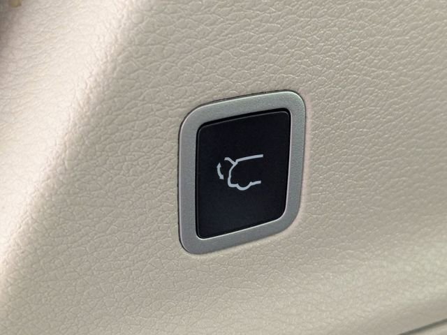 Used 2024 Chrysler Voyager LX image 29