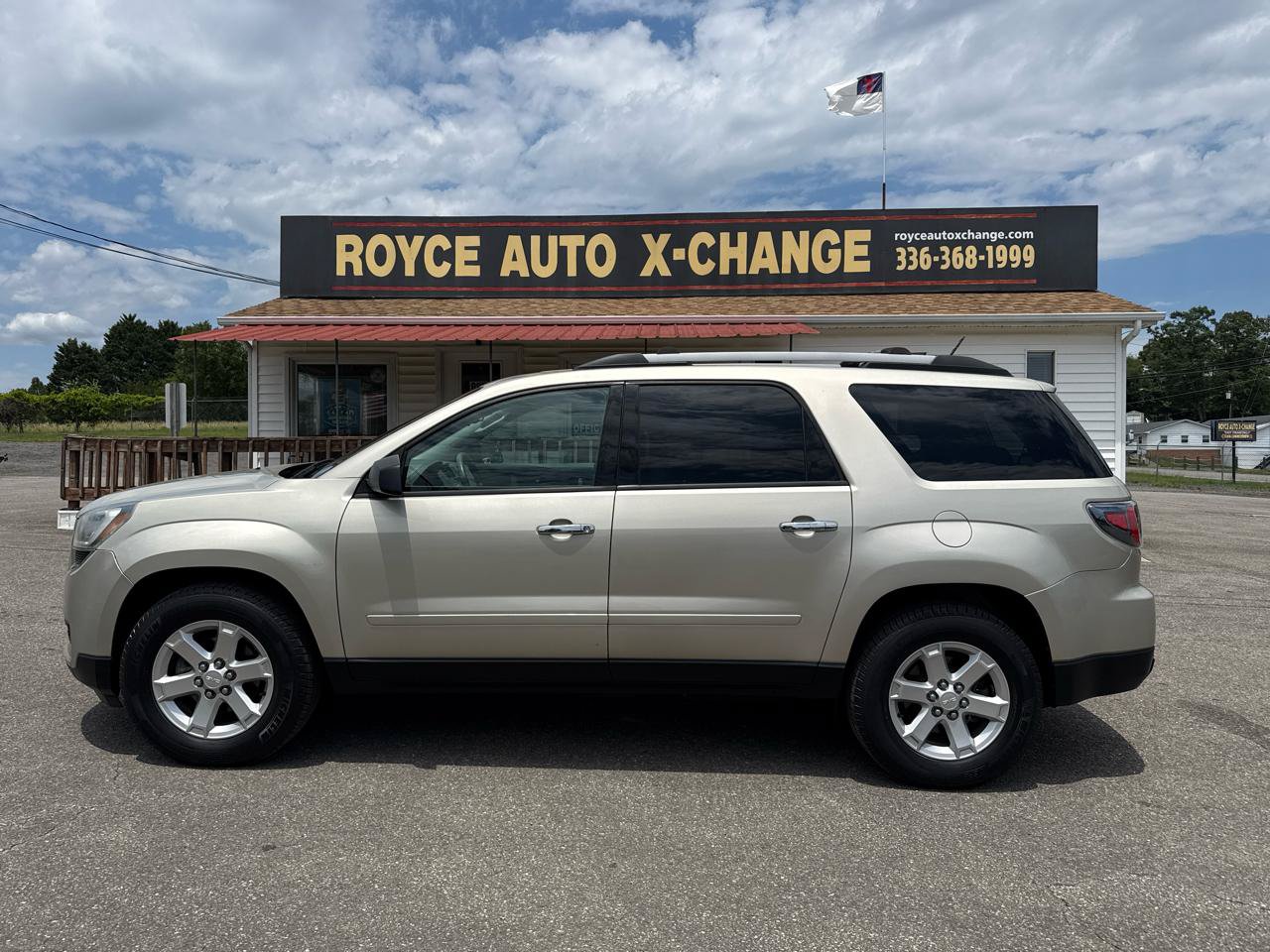 Used 2014 GMC Acadia SLE FWD image 25