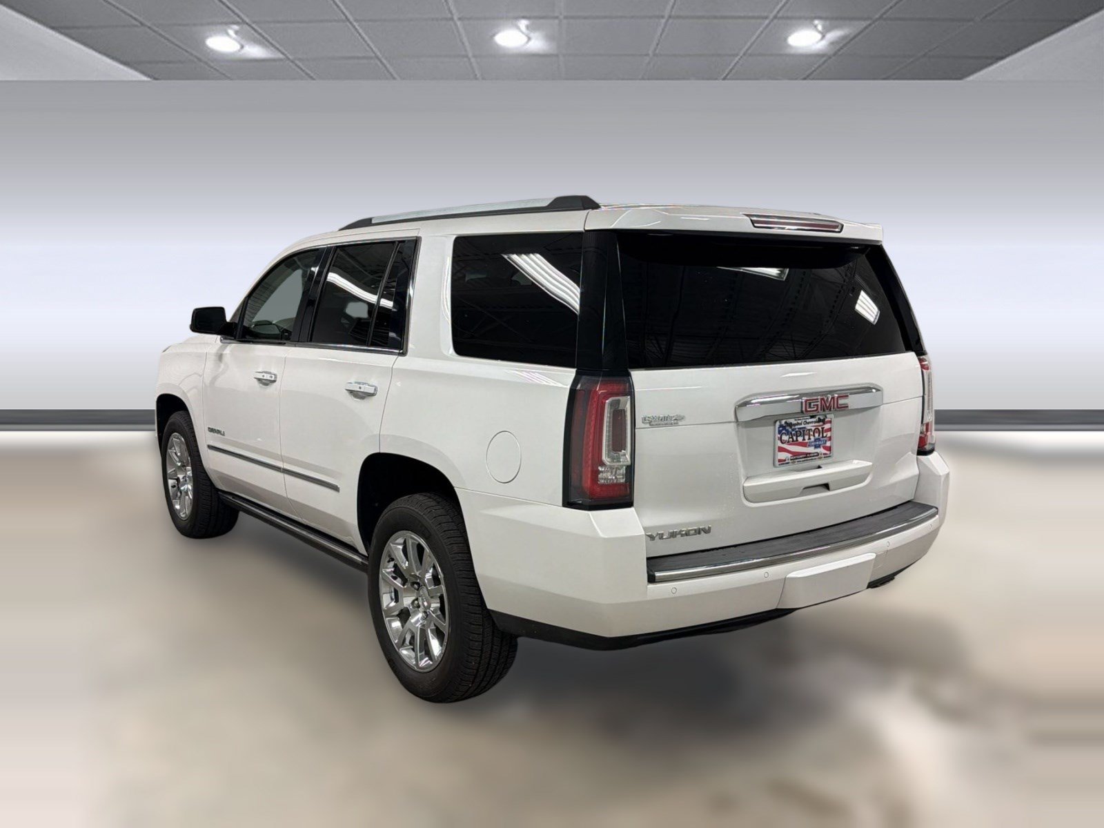 Used 2018 GMC Yukon Denali w/ Enhanced Security Package AWD/4WD image 2
