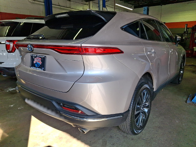 Certified 2024 Toyota Venza LE AWD/4WD image 4