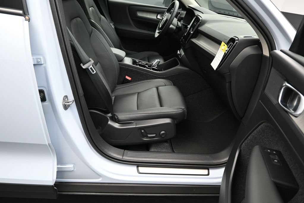 New 2026 Volvo XC40 B5 Plus w/ Climate Package AWD/4WD image 22
